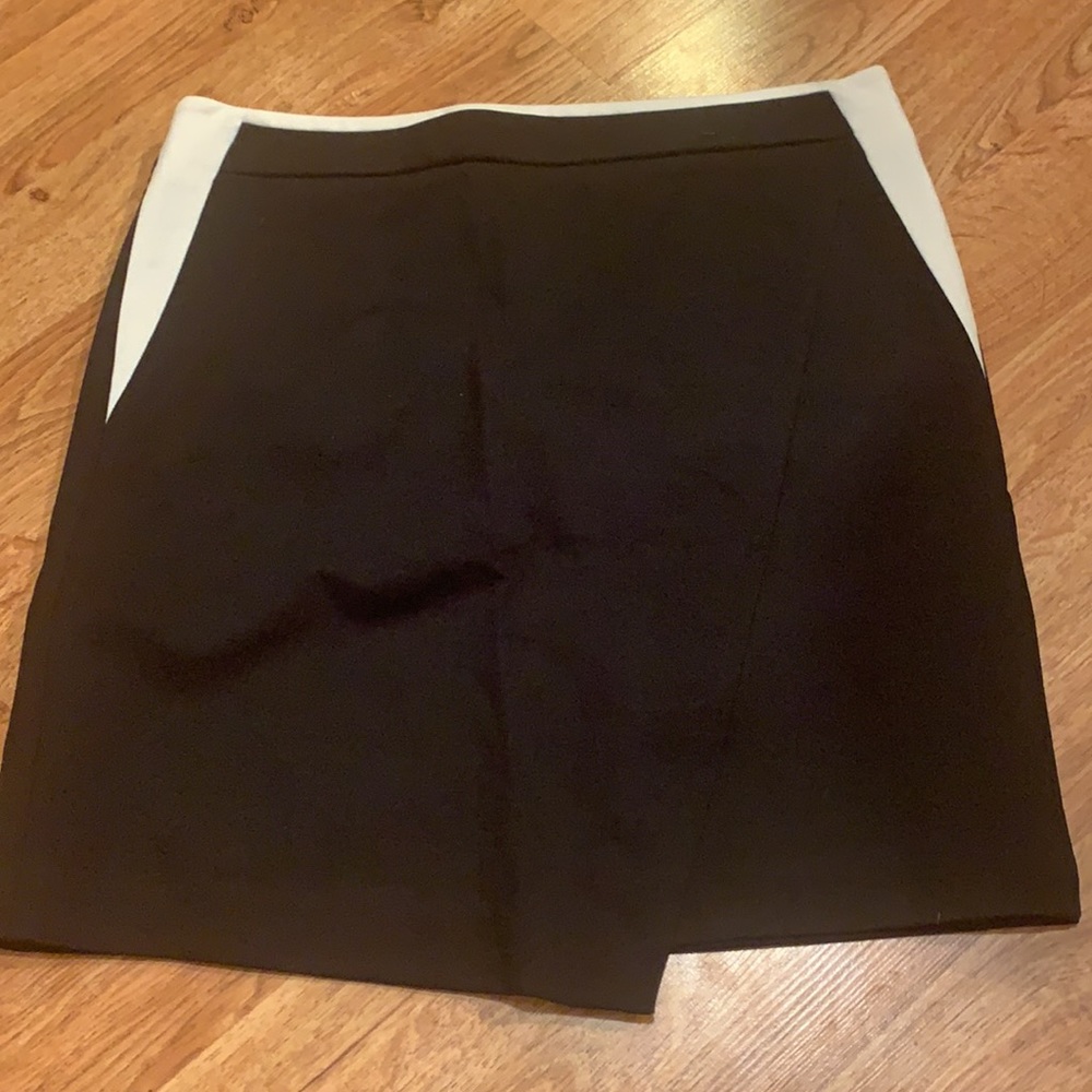 White House black market black skirt size 8